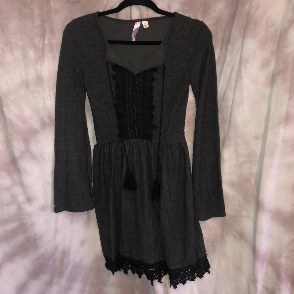 GREY DRESS WITH LACE TRIM